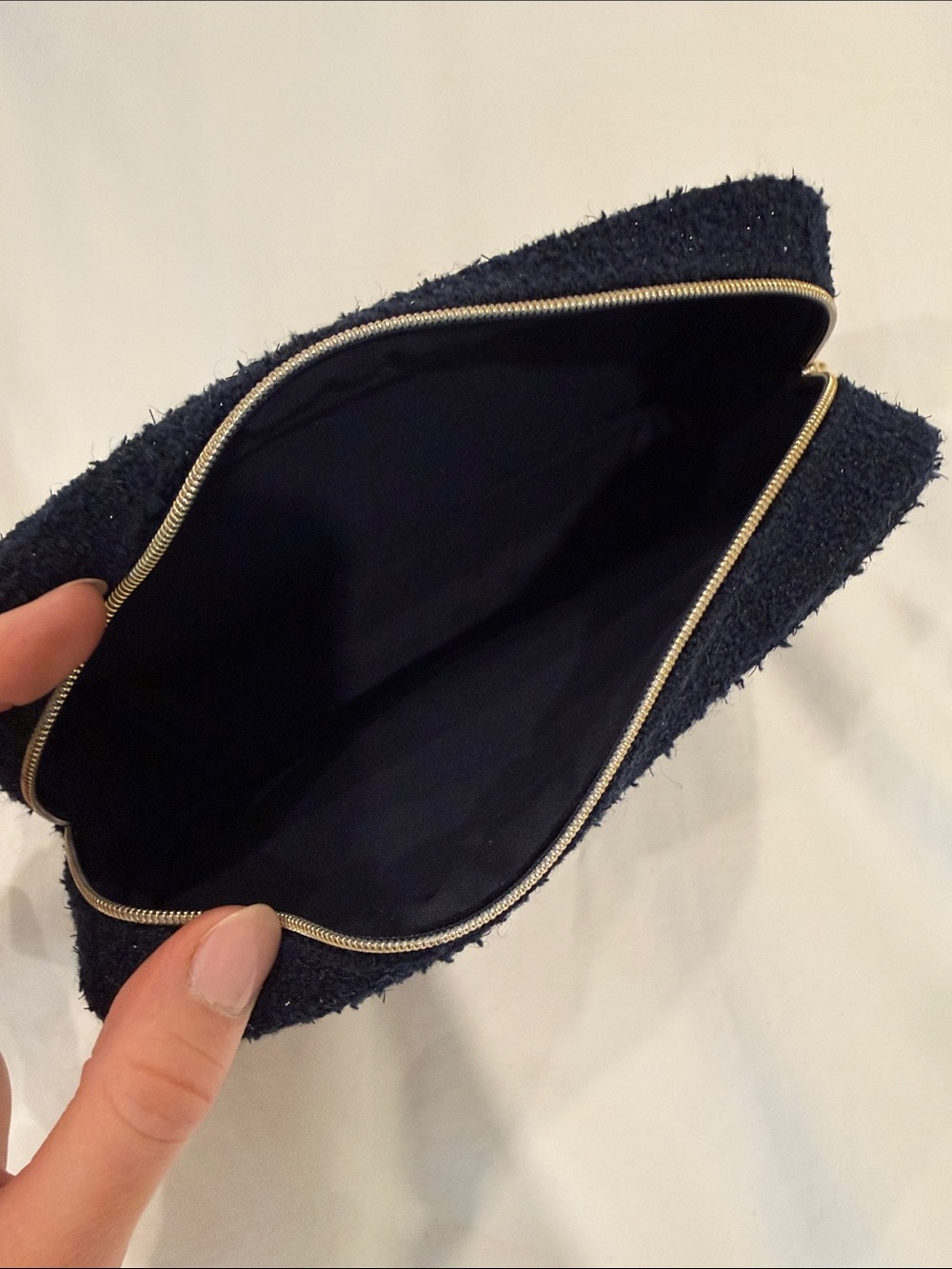 CHANEL Beauté Navy and Gold Cosmetic Case - Picture 3 of 5